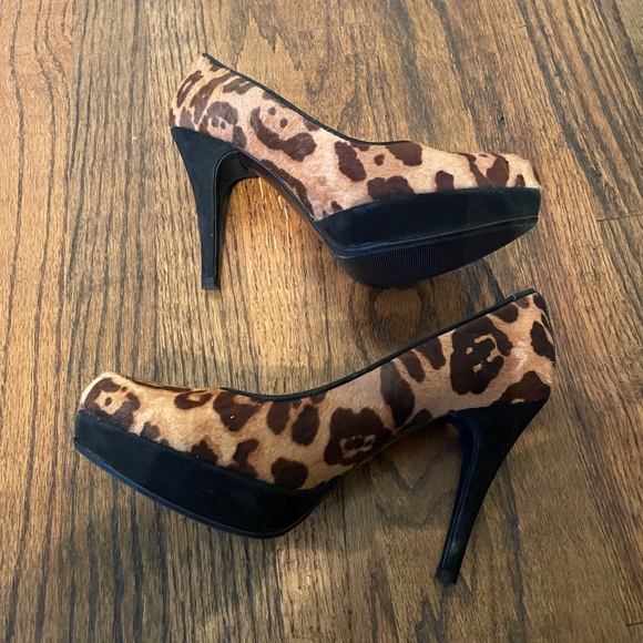 Stuart Weitzman leopard print heel - Picture 5 of 11